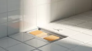 Czym przykleić płytki do odpływu liniowego