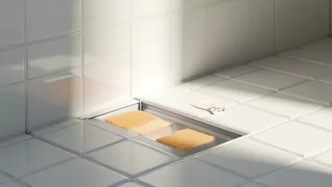 Czym przykleić płytki do odpływu liniowego