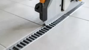 docinanie płytek do odpływu liniowego