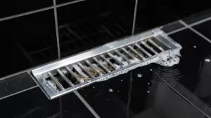 jak odetkać odpływ liniowy