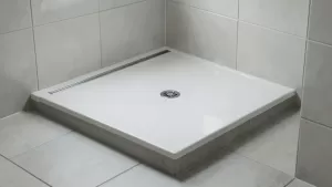 Niski brodzik z odpływem liniowym