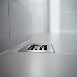 Odpływ liniowy w ścianie